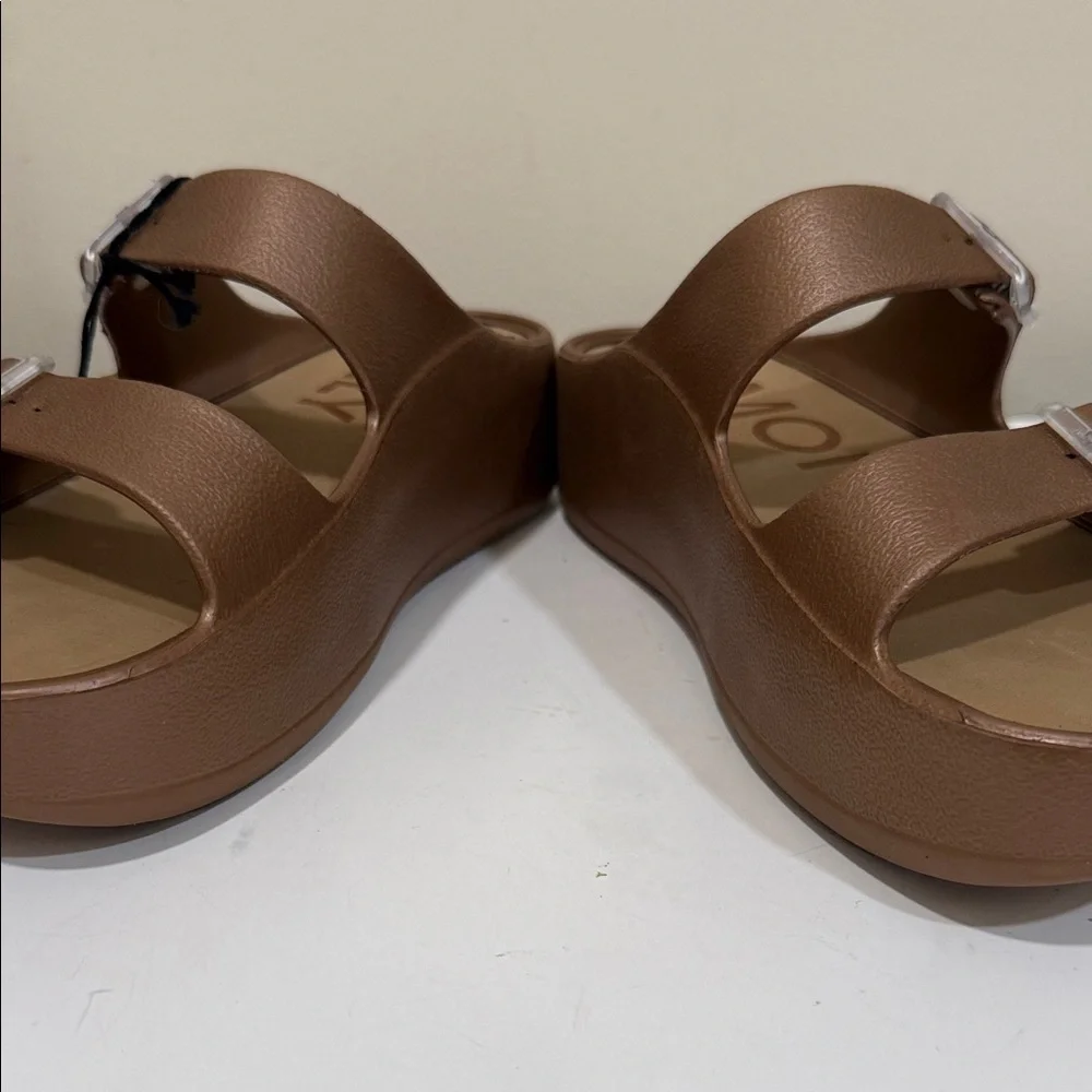 NWT - Lemon Jelly Vegan Fenix Bronze 2” Platform Sandals (sz US 6 or Euro 37)